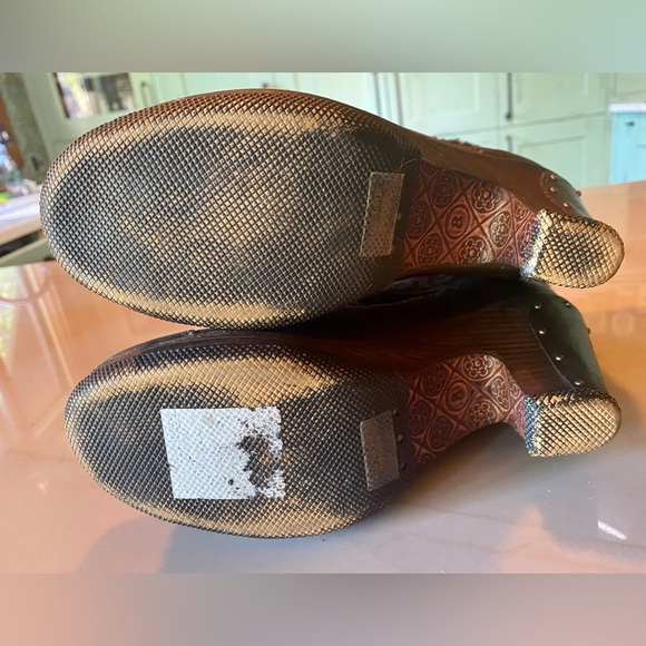 TIMBERLAND Real sheep fur, leather, and suede booties with studs and heels. - Picture 12 of 12